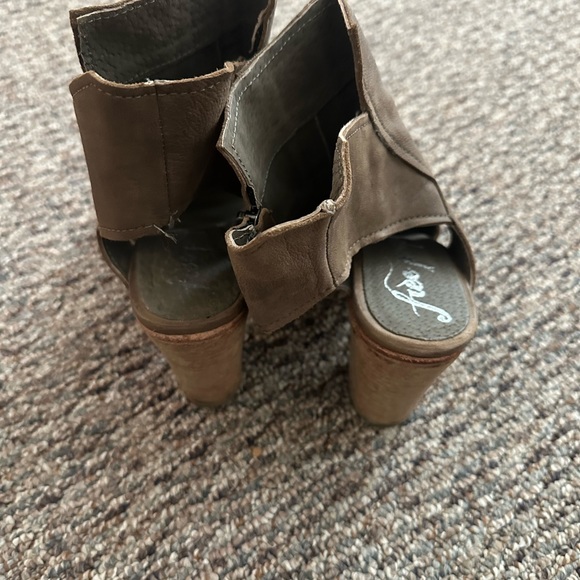Free People Effie Heel in Taupe - Picture 4 of 5